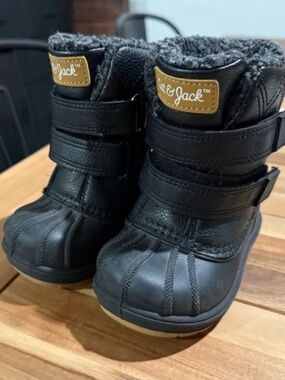 Cat & Jack toddler snow boots size 5